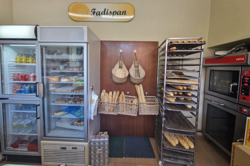 Interior tienda panadería plaza poniente Fadispan